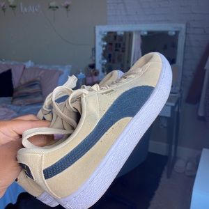Puma sidewalks sneakers